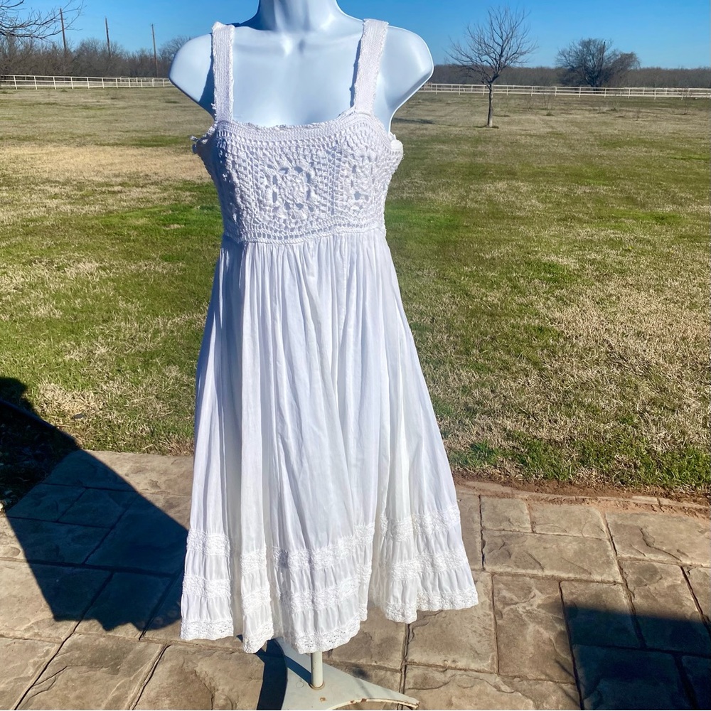 Mix Nouveau New York; Crocheted dress; Small, lined, flowy skirt, BRIGHT WHITE